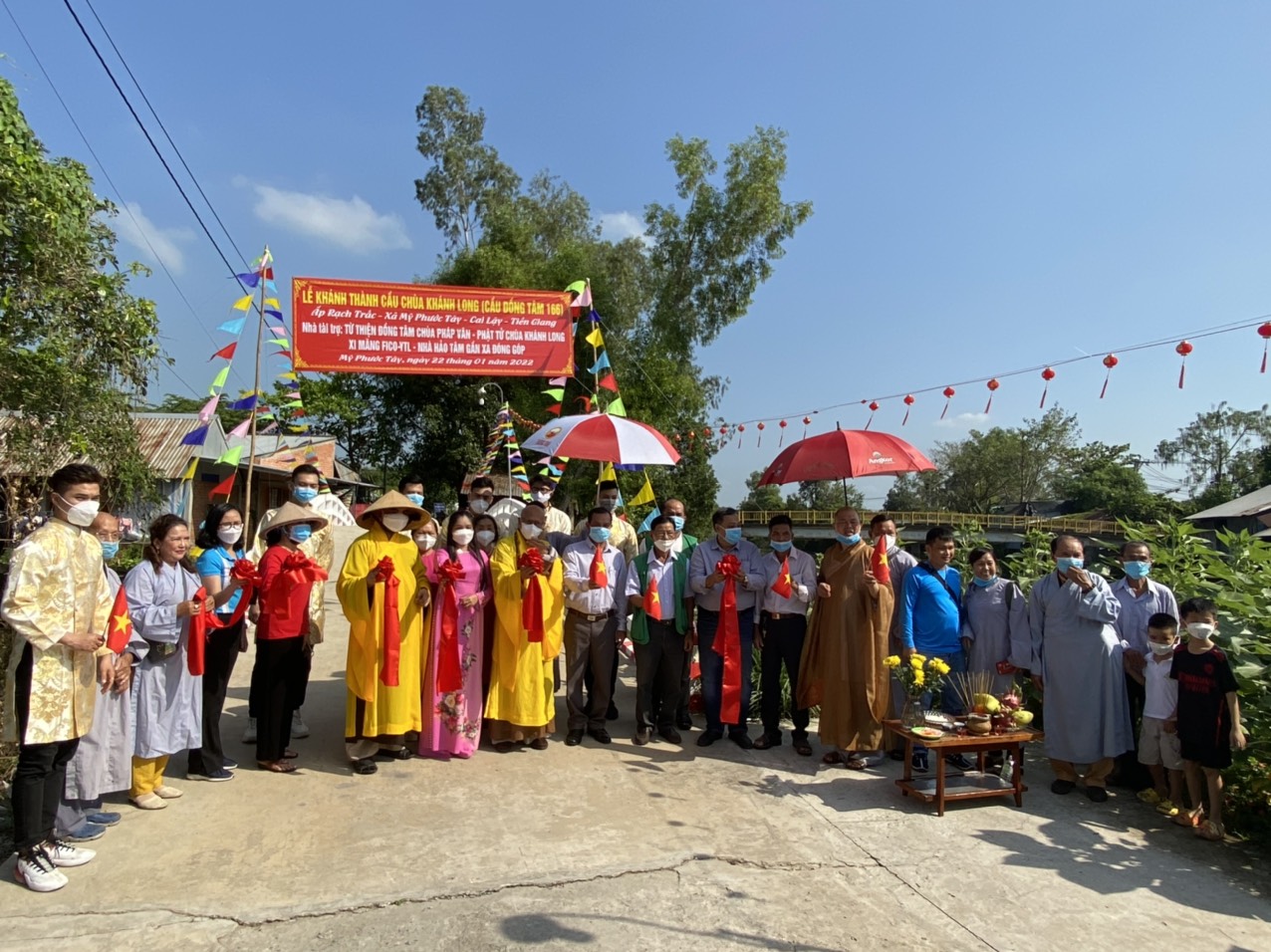 Chùa Khánh Long khánh thành cầu nông thôn và tặng quà Tết đến người dân