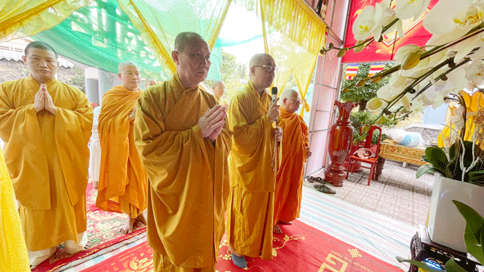 Tiền Giang: Ban Trị sự Phật giáo tỉnh và huyện Chợ Gạo viếng Lễ tang thân mẫu của TT.Thích Thiện Ngộ