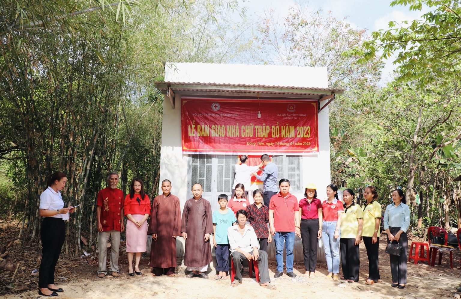 Bình Phước: CLB Mái ấm yêu thương cùng Hội CTĐ huyện Đồng Phú trao tặng nhà tình thương cho hộ khó khăn tại huyện