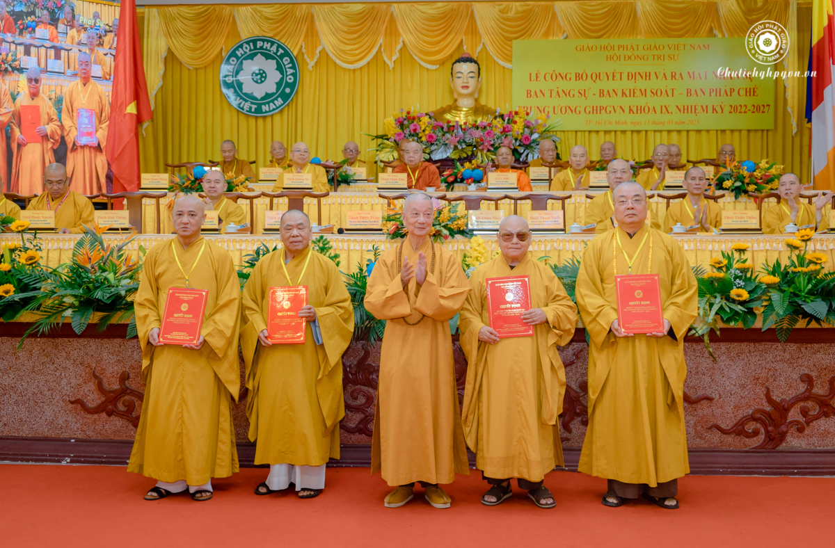 Ban Tăng sự, ban Kiểm soát và ban Pháp chế Trung ương đón nhận quyết định và ra mắt nhân sự nhiệm kỳ IX (2022 – 2027)