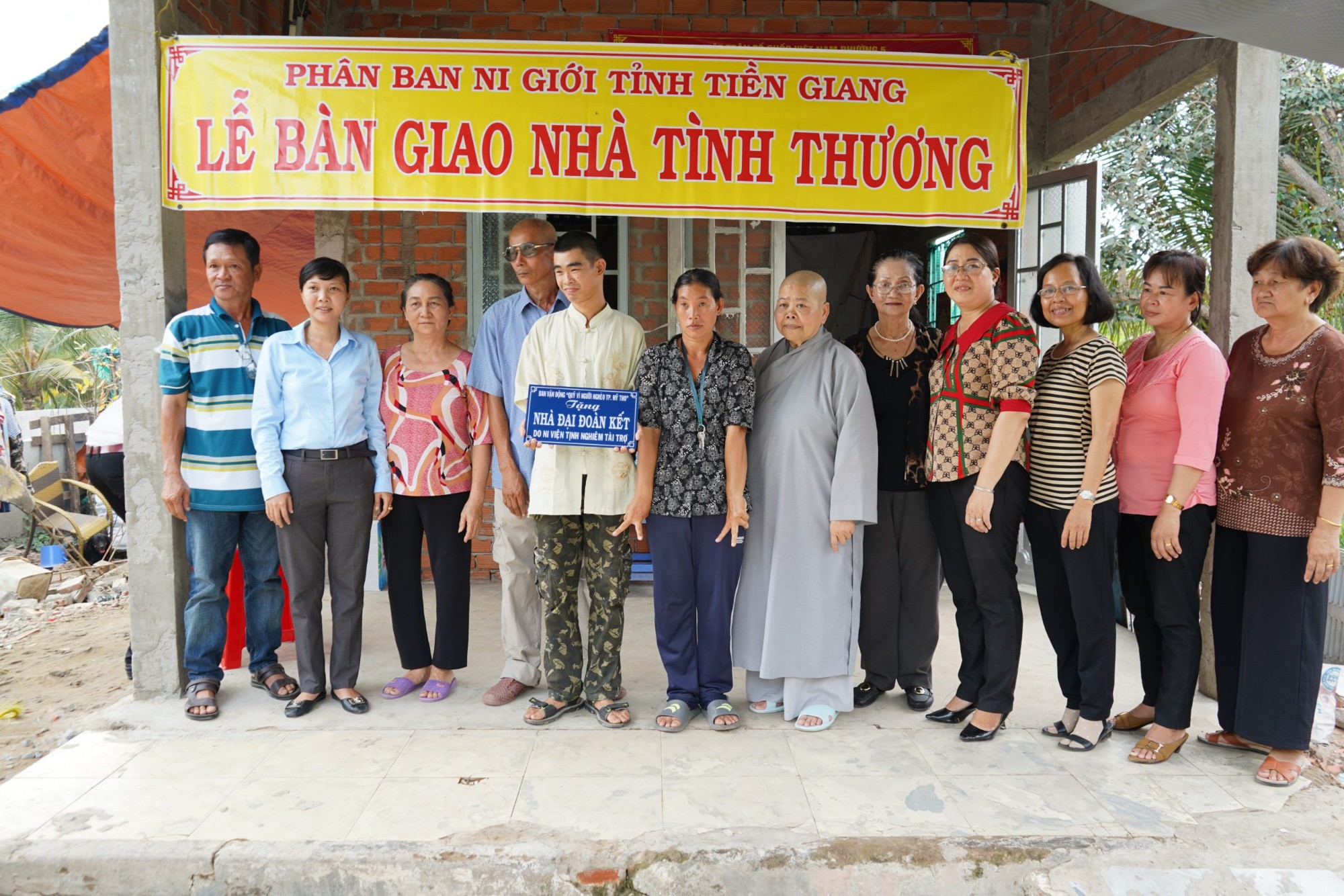 Tiền Giang: Phân ban Ni giới Phật giáo tỉnh bàn giao nhà tình thương tại TP.Mỹ Tho