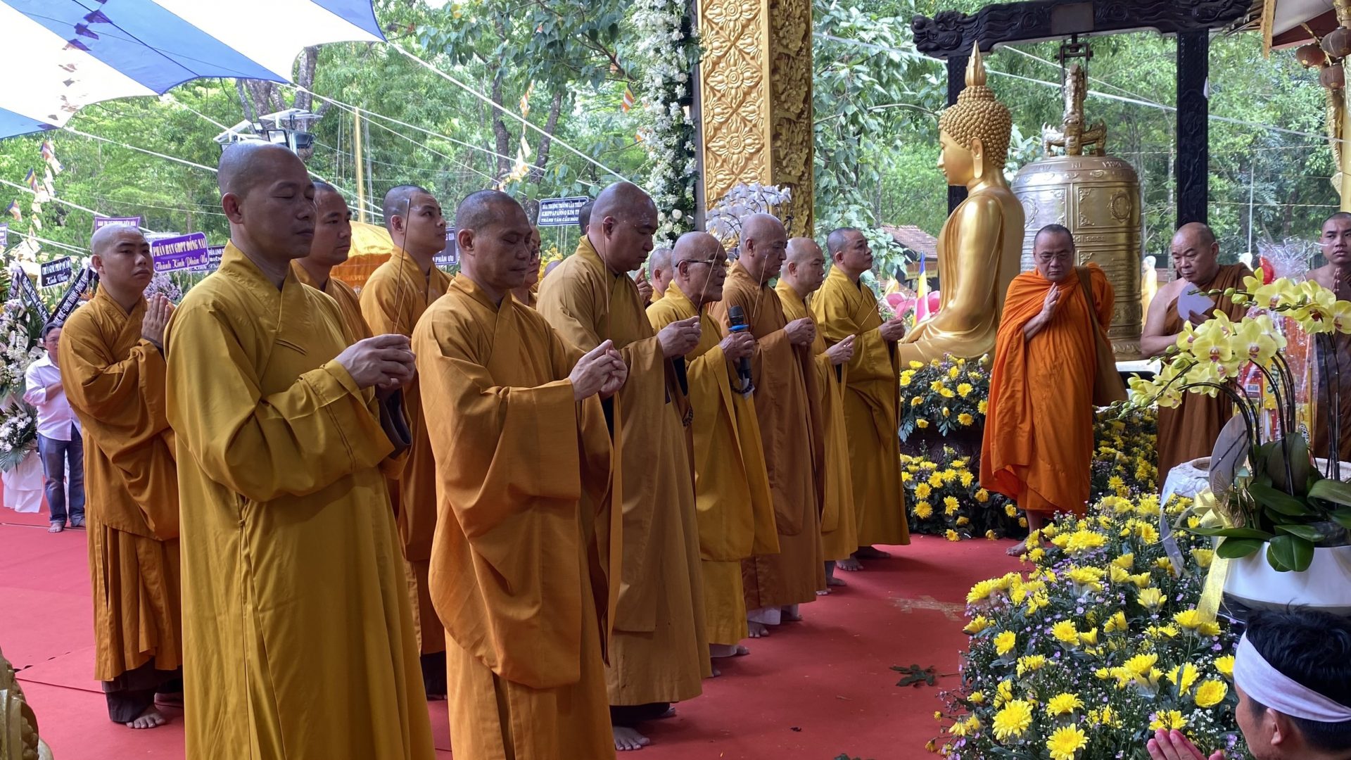 Đồng Nai: Đoàn Văn phòng 2 Trung ương Giáo hội và các Ban Viện viếng tang cụ ông Lê Hiểu tại thiền viện Phước Sơn