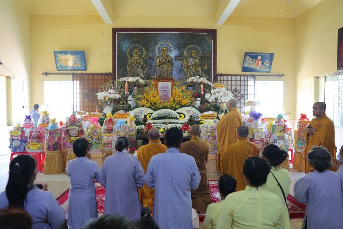 H.Tân Phước: Đạo tràng chùa Linh Phước trang nghiêm Tưởng niệm cố Hòa thượng Thích Nhuận Sanh lần thứ tám