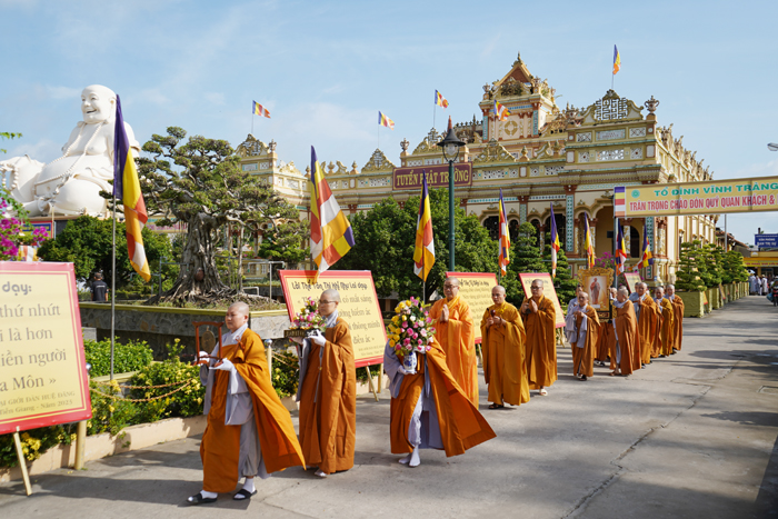 Tiền Giang: Cung thỉnh Pháp tướng Tổ Sư Huệ Đăng tôn trí nơi Giới trường Ni 