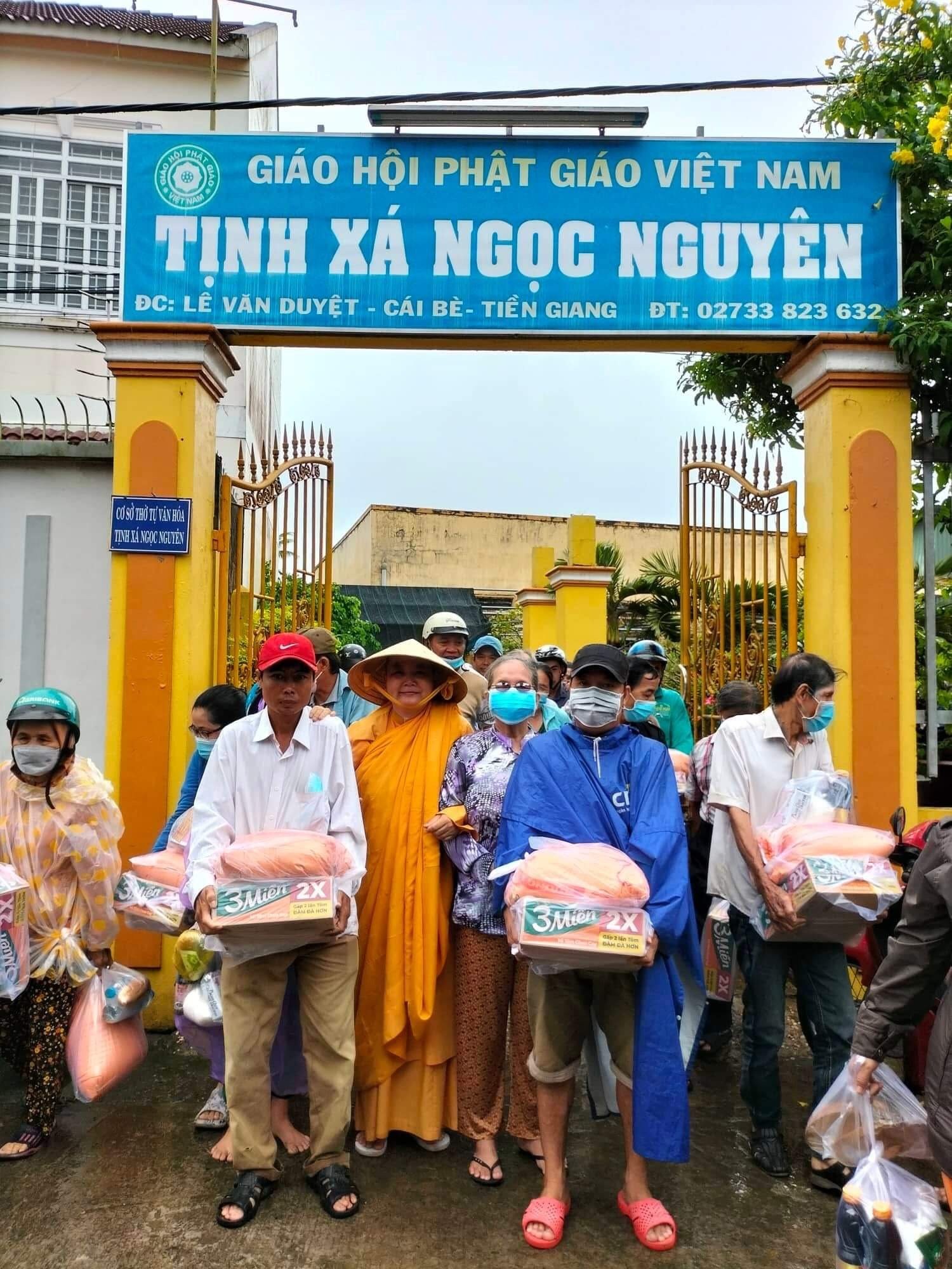 Tiền Giang: Tịnh xá Ngọc Nguyên tặng quà hỗ trợ các hoàn cảnh khó khăn và người khiếm thị