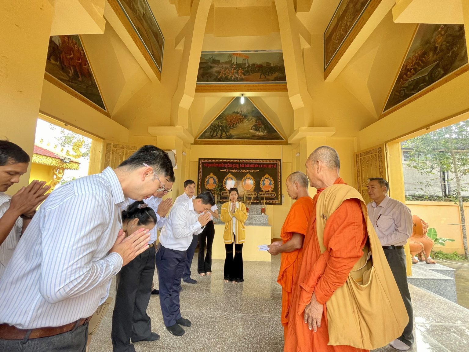 Kiên Giang: Tổng lãnh sự Vương quốc Campuchia tại Tp. Hồ Chí Minh thăm Di tích lịch sử tháp 4 Sư.