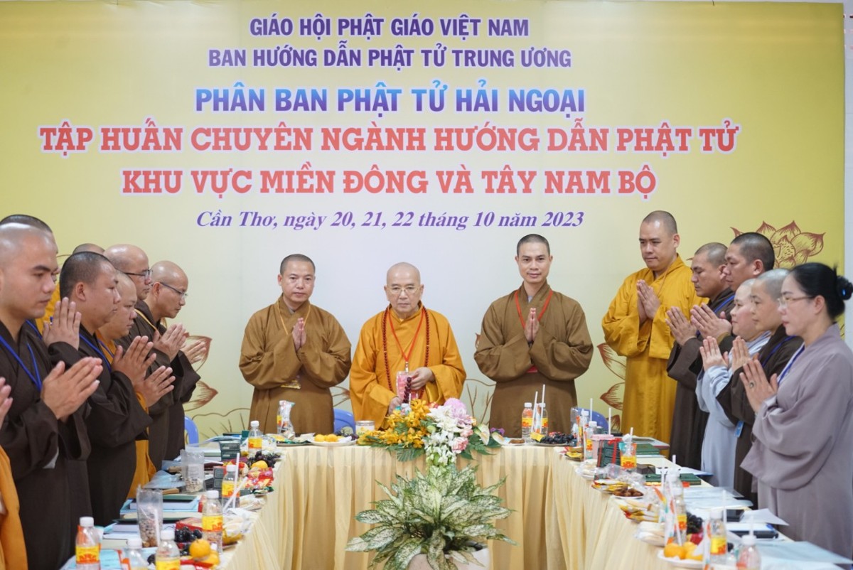 Cần Thơ: Các Phân ban, Tiểu ban tập huấn cho các thành viên tại khóa bồi dưỡng về Hướng dẫn Phật tử miền Đông và Tây Nam Bộ