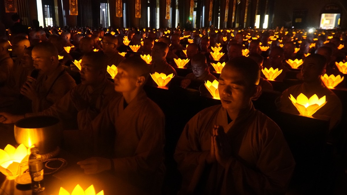 Quảng Ninh: Linh thiêng lễ an vị và đêm hội hoa đăng tưởng niệm Phật hoàng Trần Nhân Tông